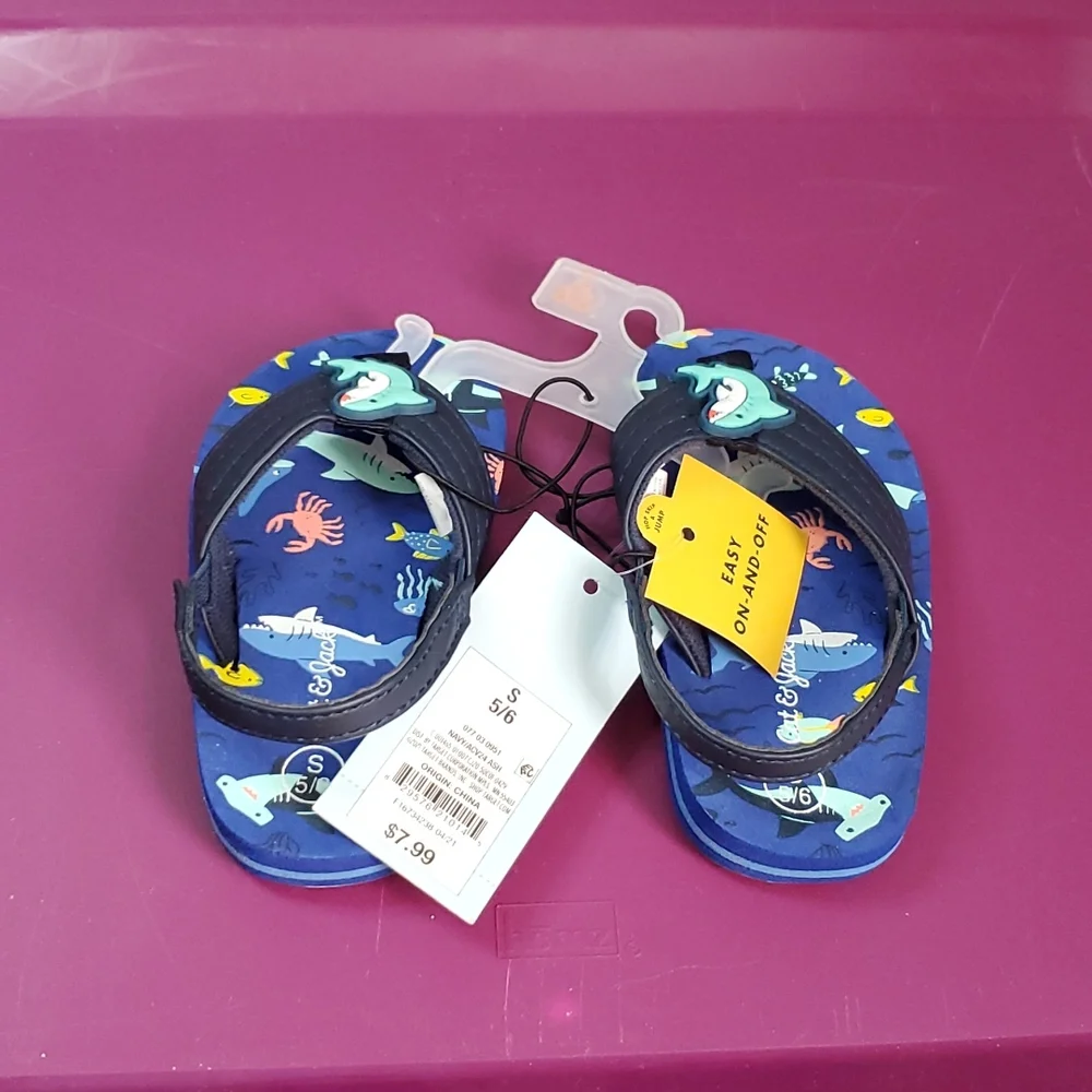 Cat & Jack, baby shark, flip flops/ sandals, navy, size 5/6 - Picture 5 of 8
